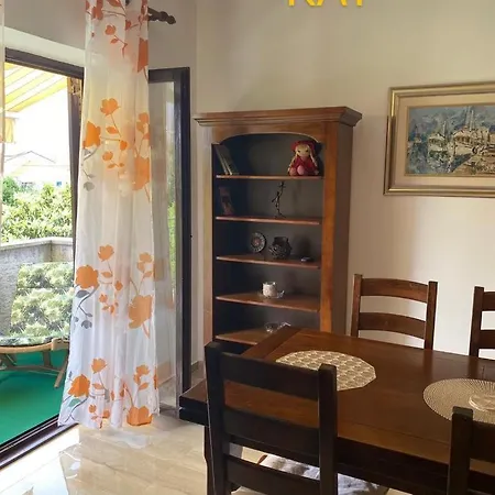 Jaki, Apartment