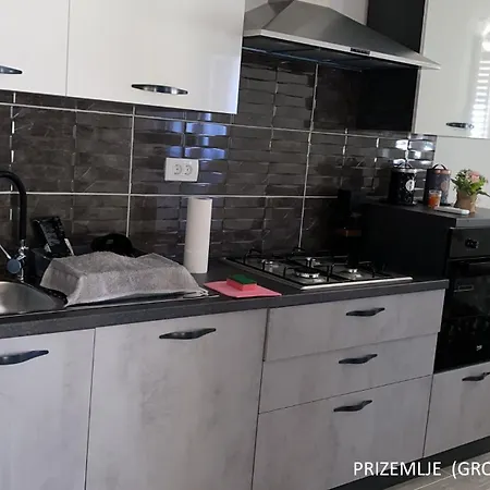 Jaki, Apartamento