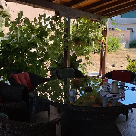 Jaki, Biograd Na Moru