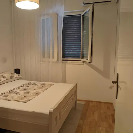 Jaki, Apartament
