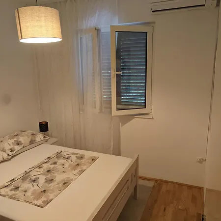 Jaki, Apartamento