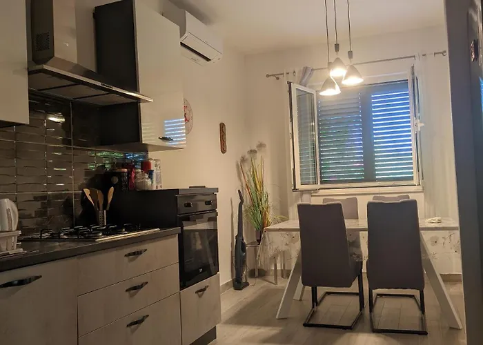 Jaki, Biograd Na Moru