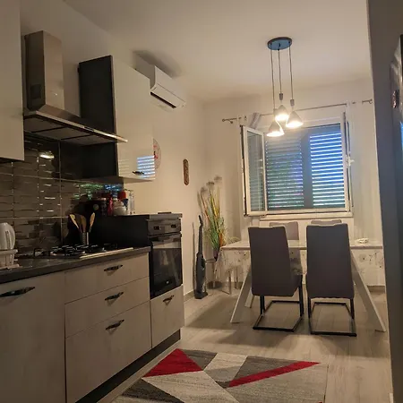 Jaki, Biograd Na Moru