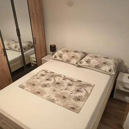 Jaki, Biograd Na Moru