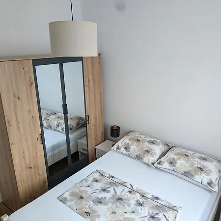 Apartment Jaki, *