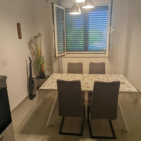 Jaki, * Biograd Na Moru